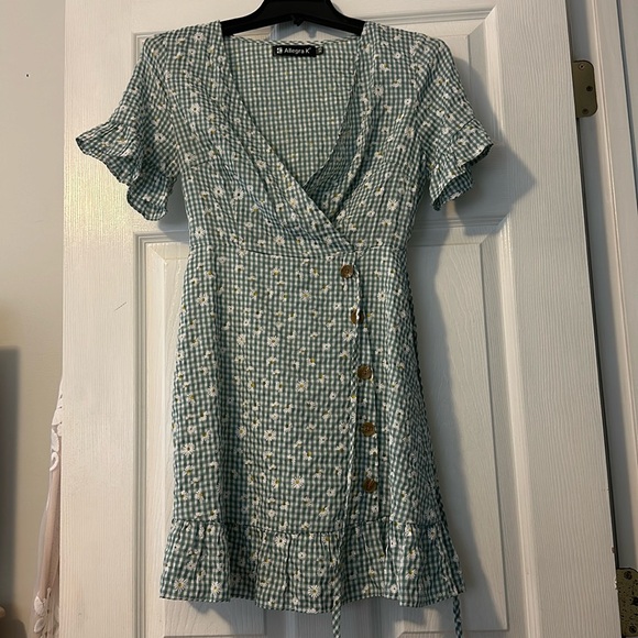 Spring dress - Picture 1 of 5
